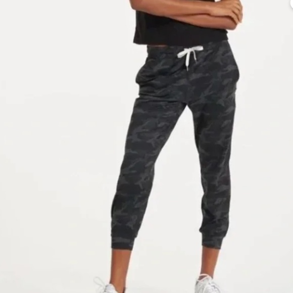 Vuori Pants - Vuori Performance Joggers Camo Pants